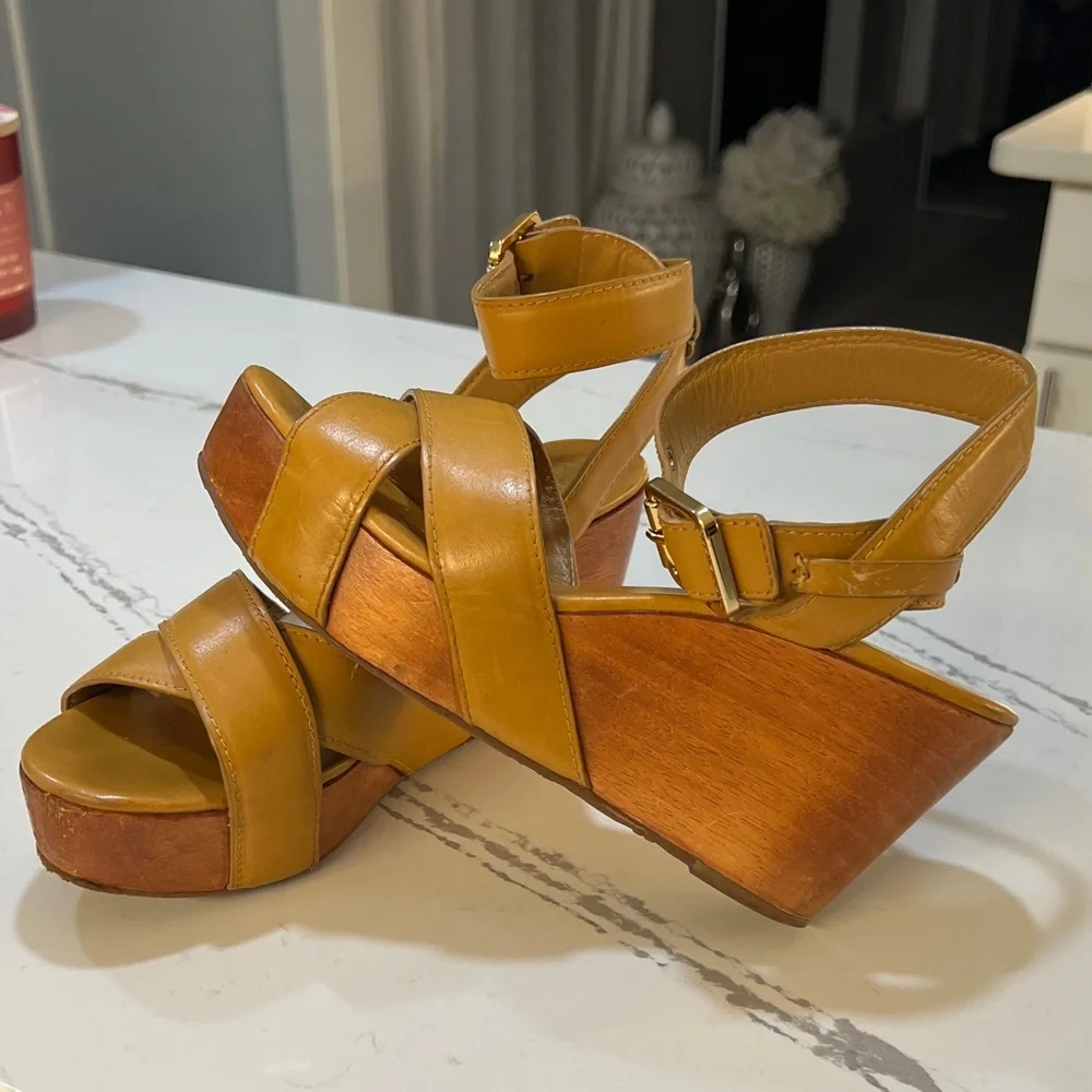 Tory Burch Tan Almita Wood Platform Leather Wedges size 7.5M